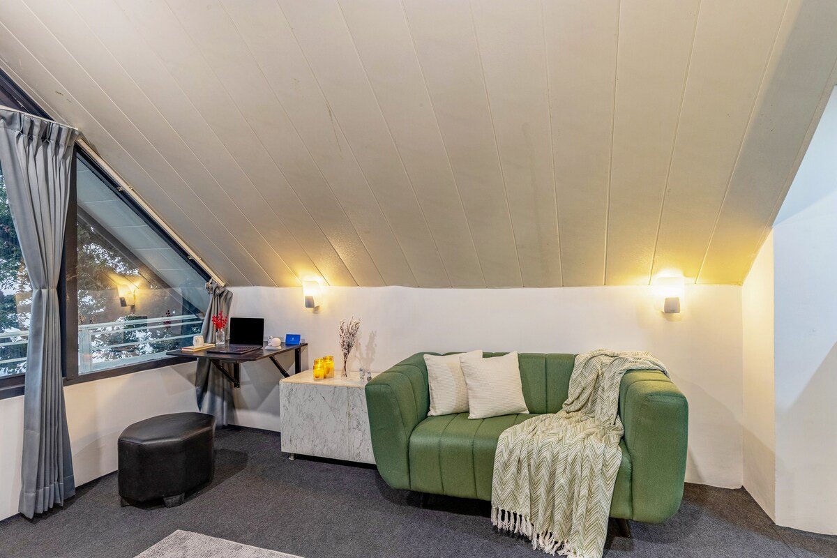 Stargazing Villa with Heated Pools Manali