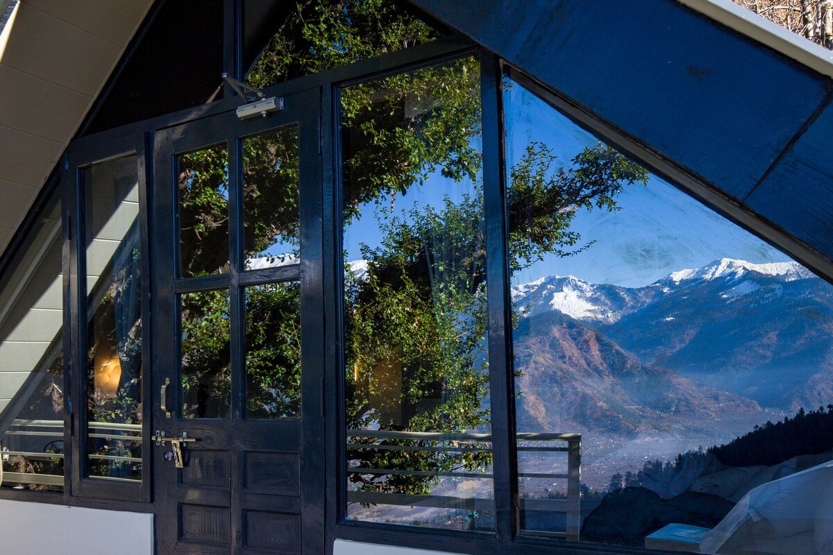 Stargazing Villa with Heated Pools Manali