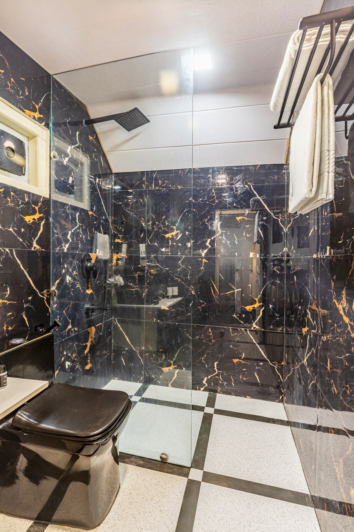 Stargazing Villa with Heated Pools Manali