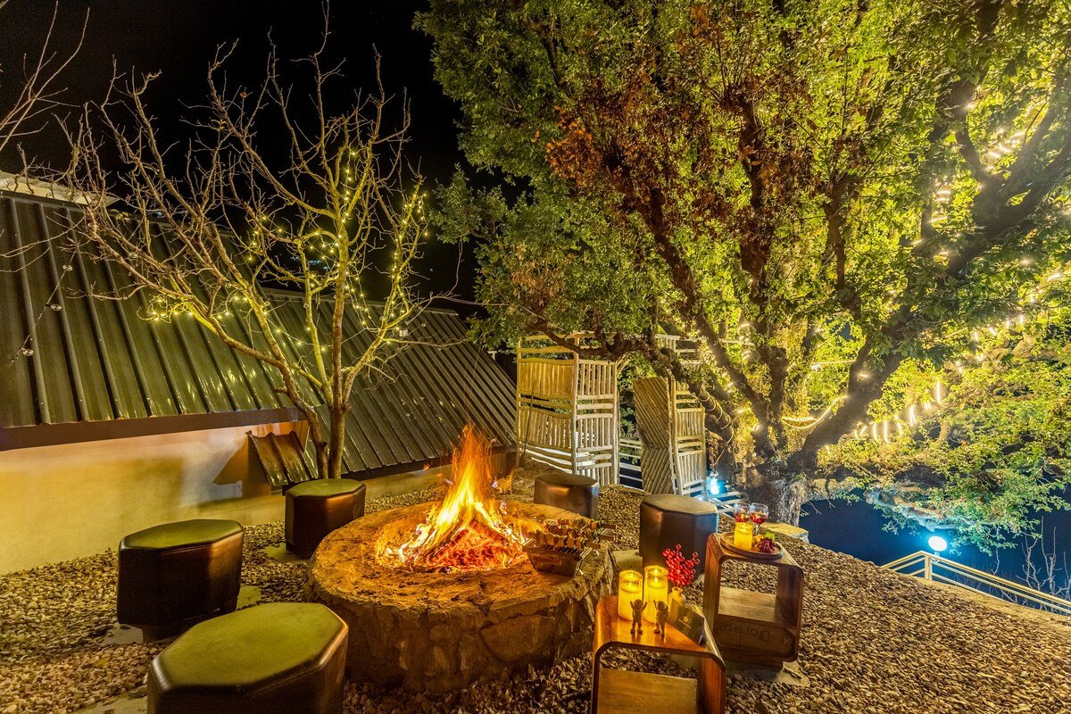 Stargazing Villa with Heated Pools Manali