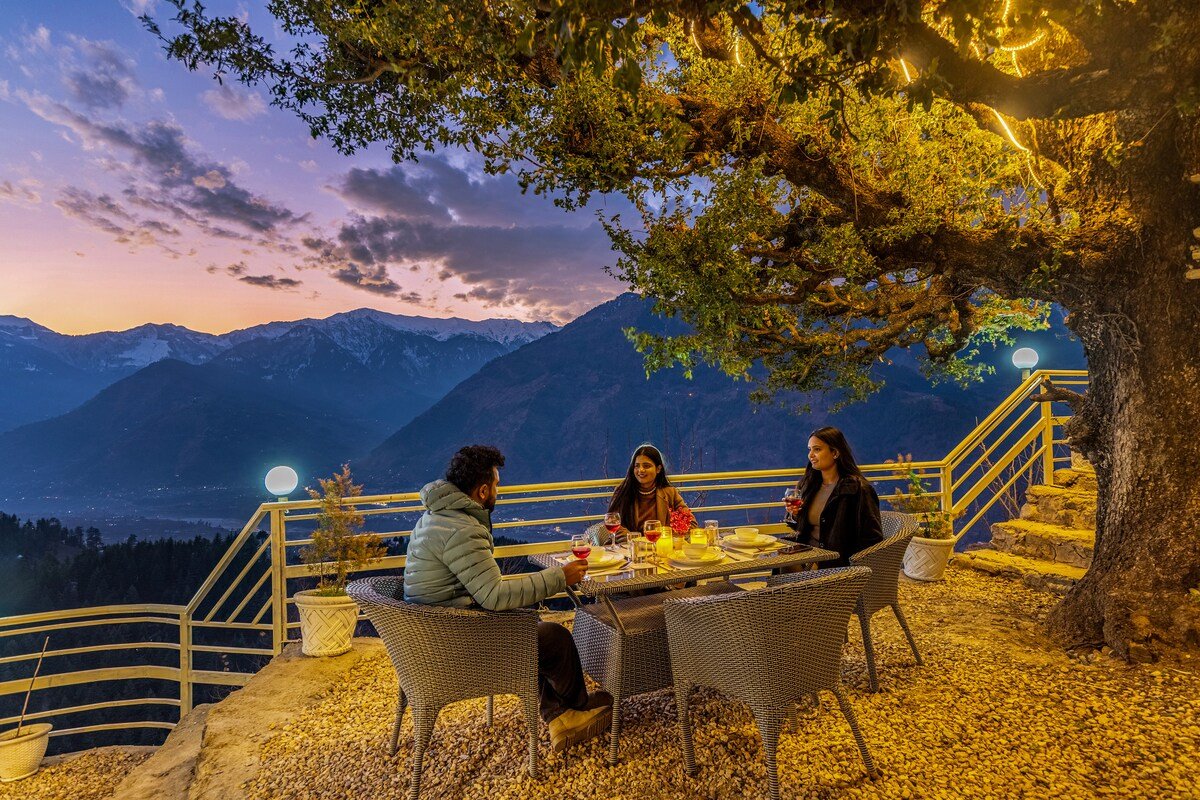 Stargazing Villa with Heated Pools Manali