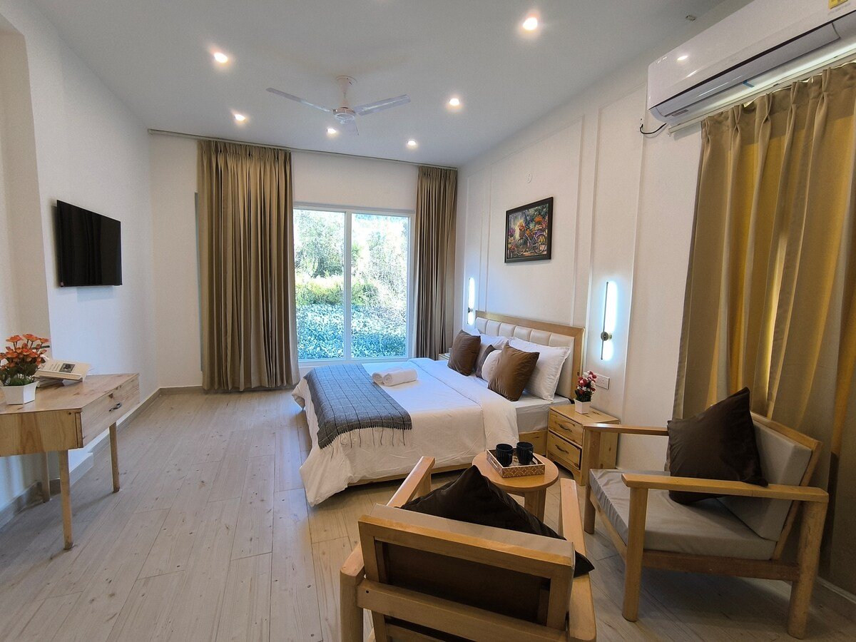 Whistling Thrush Villa Manali