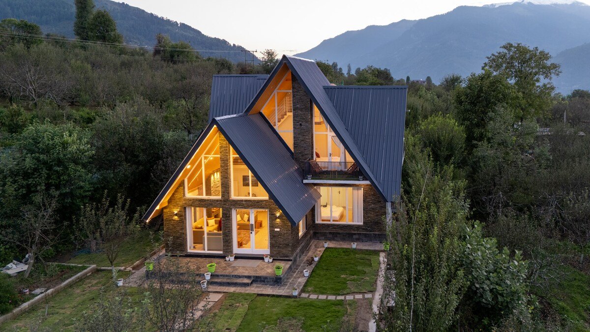 Whistling Thrush Villa Manali