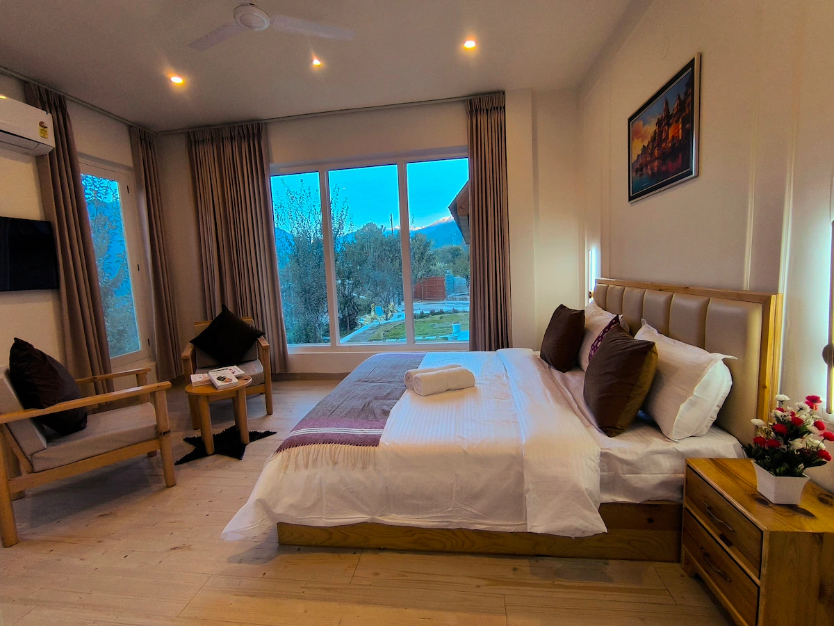 Whistling Thrush Villa Manali