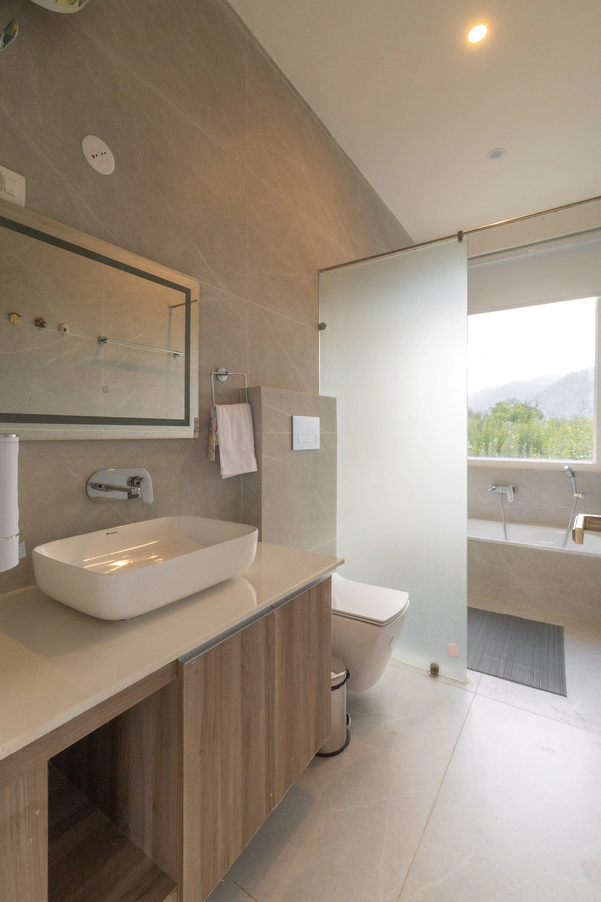 Whistling Thrush Villa Manali