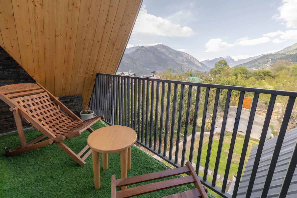 Whistling Thrush Villa Manali