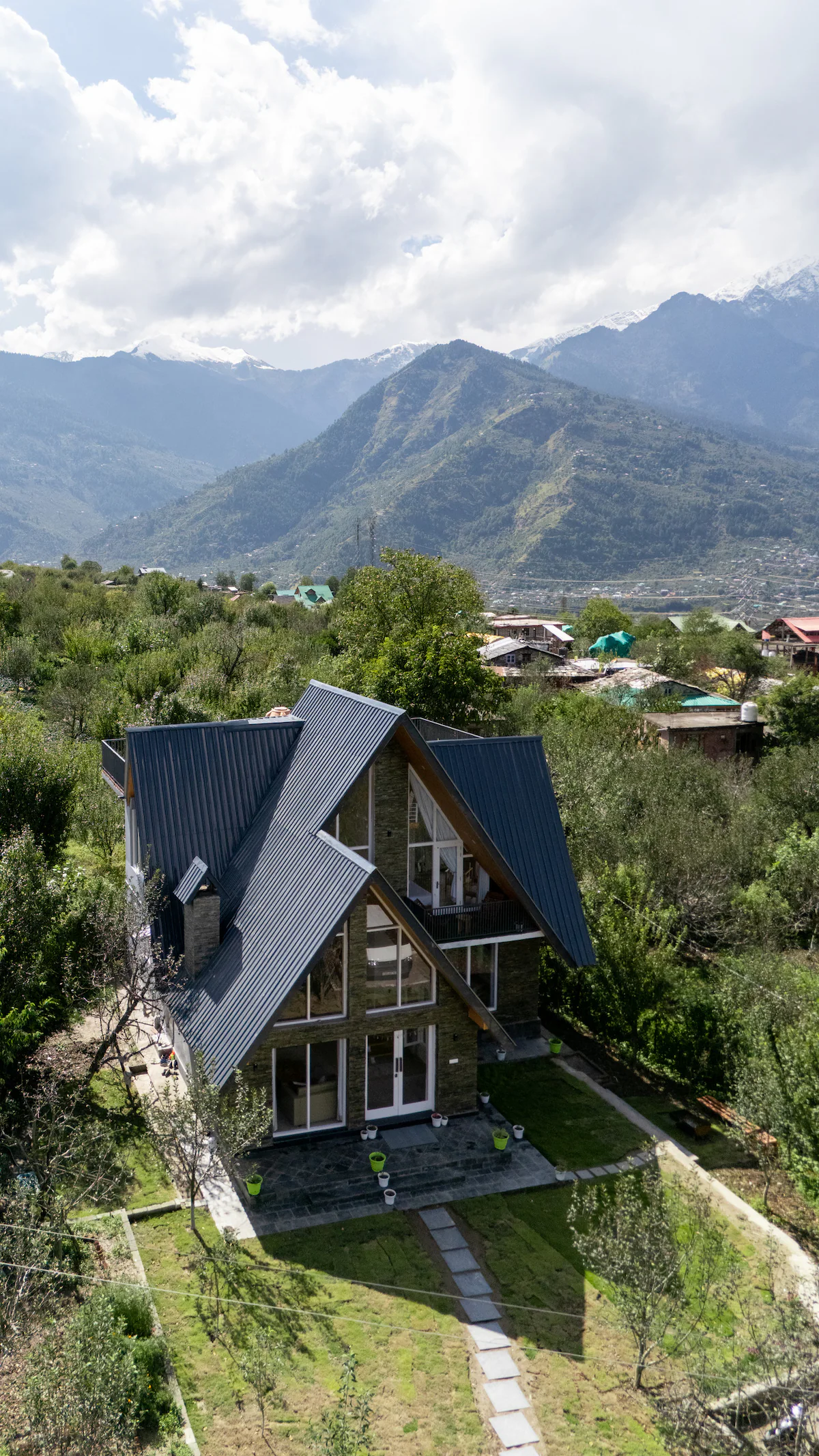 Whistling Thrush Villa Manali