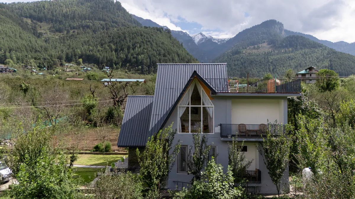 Whistling Thrush Villa Manali