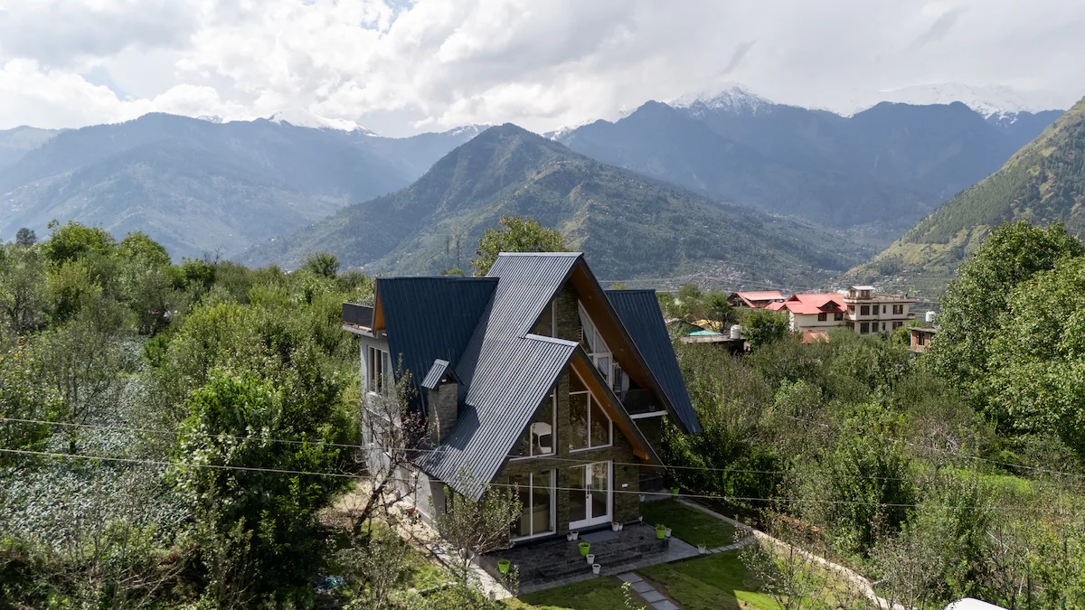 Whistling Thrush Villa Manali