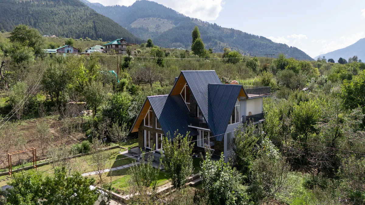 Whistling Thrush Villa Manali