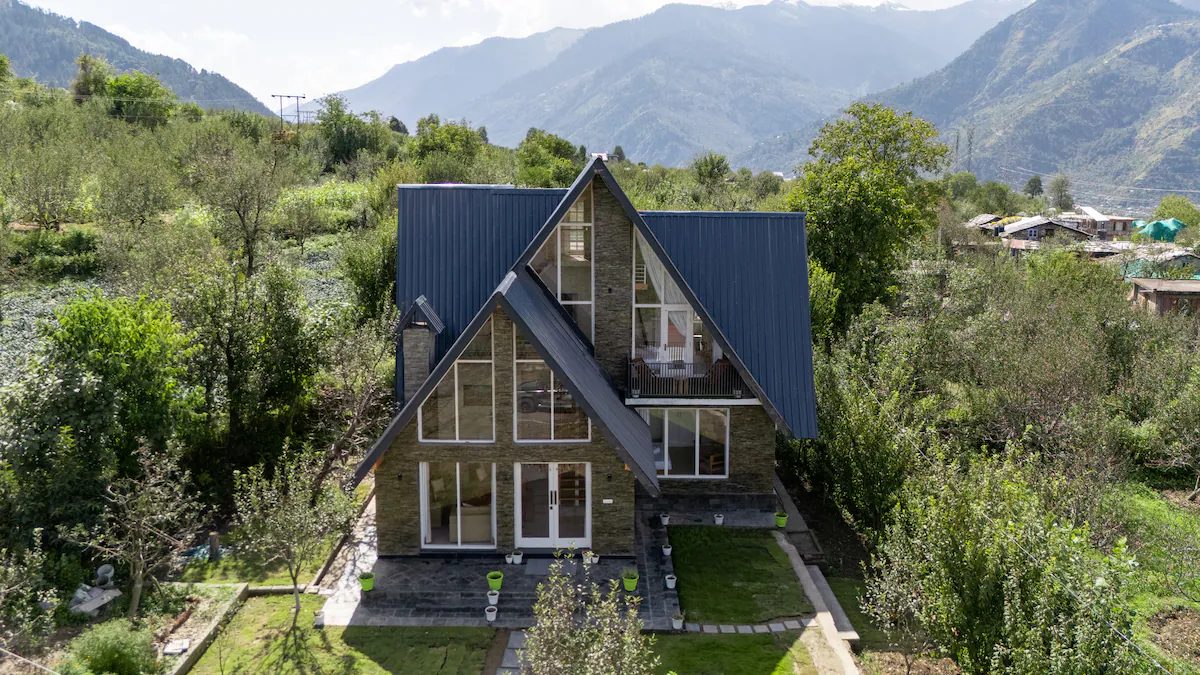 Whistling Thrush Villa Manali