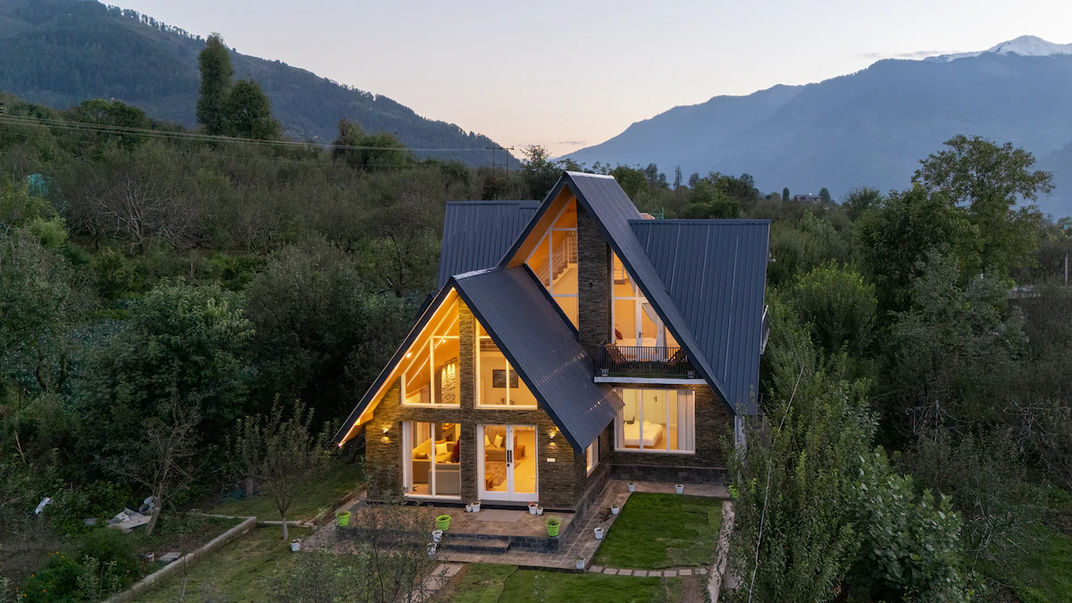Whistling Thrush Villa Manali