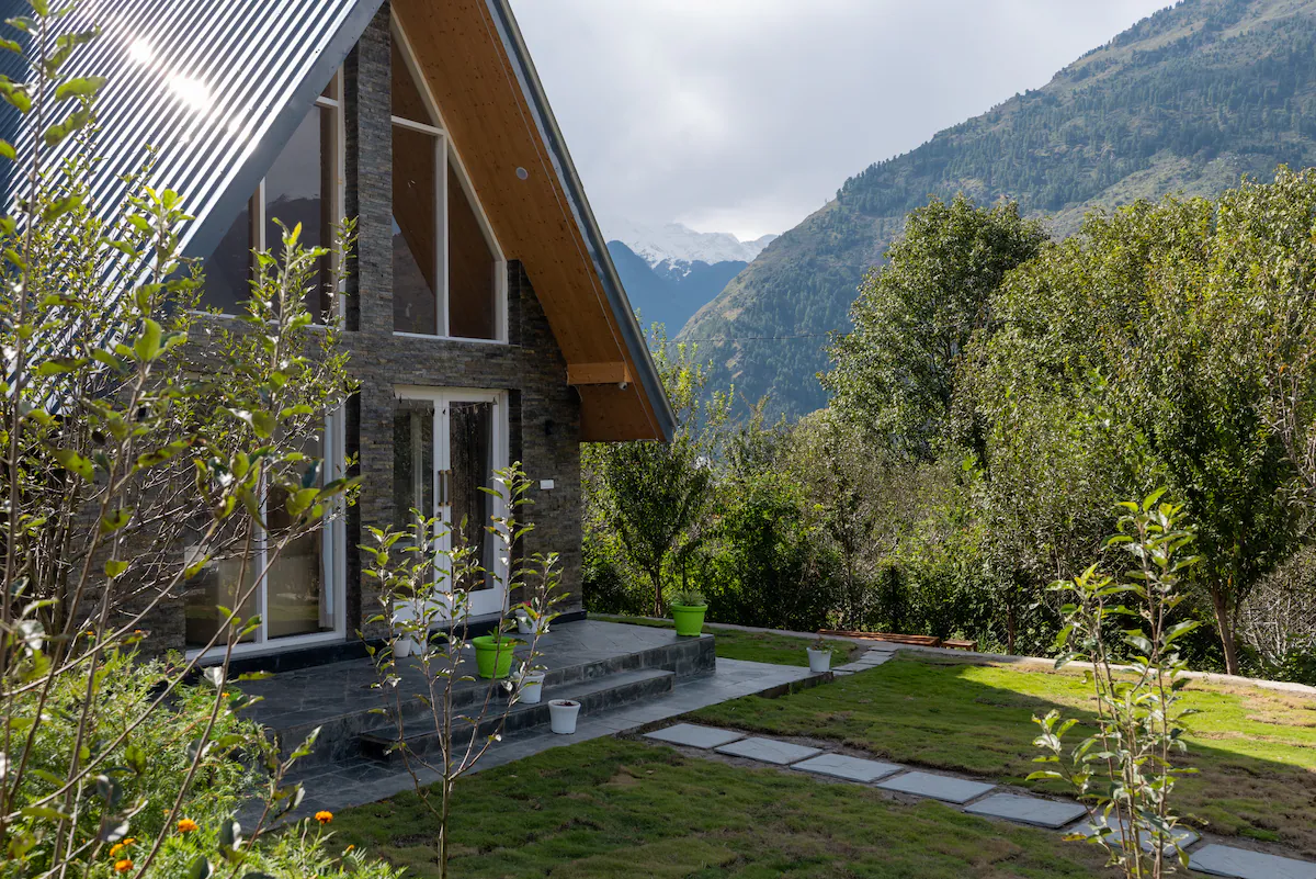 Whistling Thrush Villa Manali