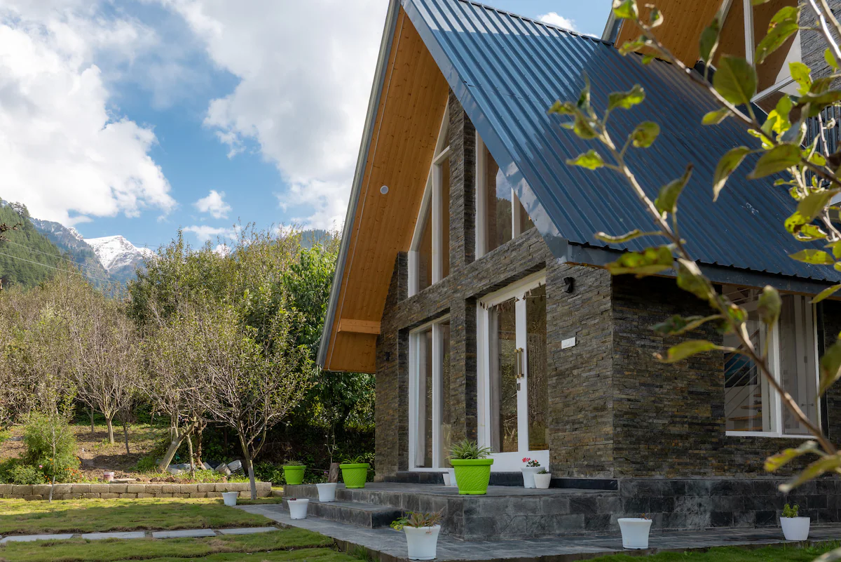 Whistling Thrush Villa Manali
