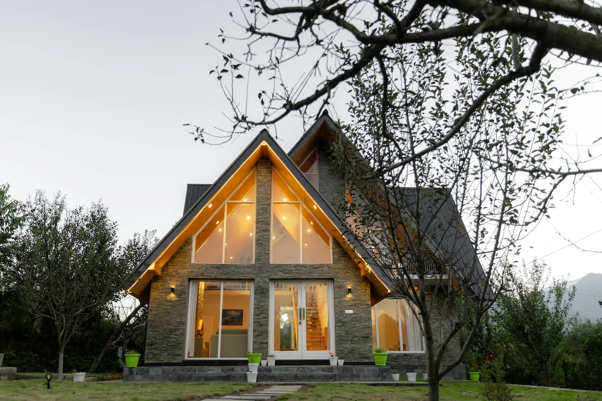 Whistling Thrush Villa Manali