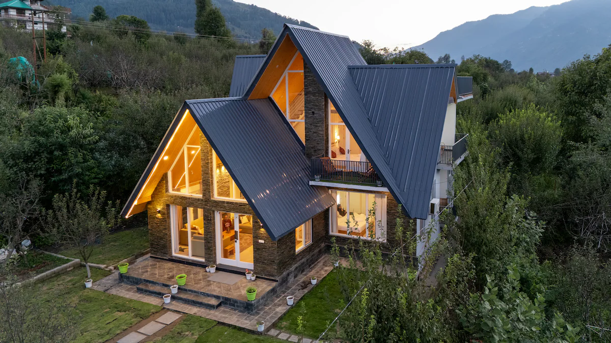 Whistling Thrush Villa Manali