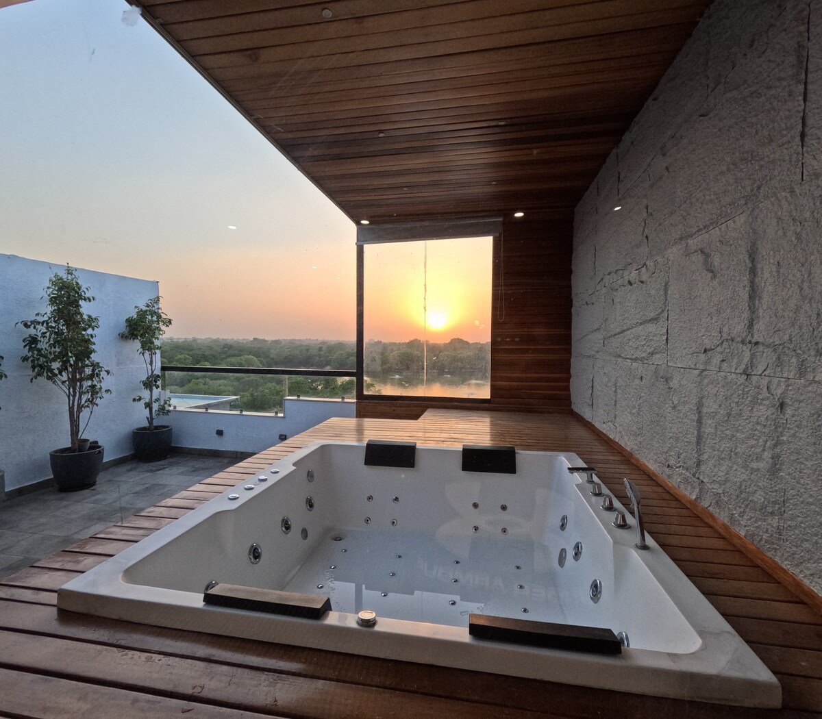 Penthouse : Vaara Delhi