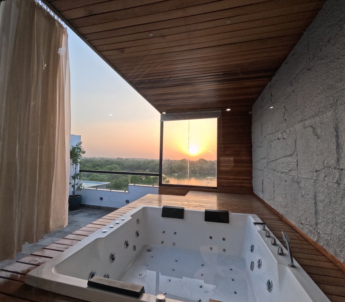 Penthouse : Vaara Delhi