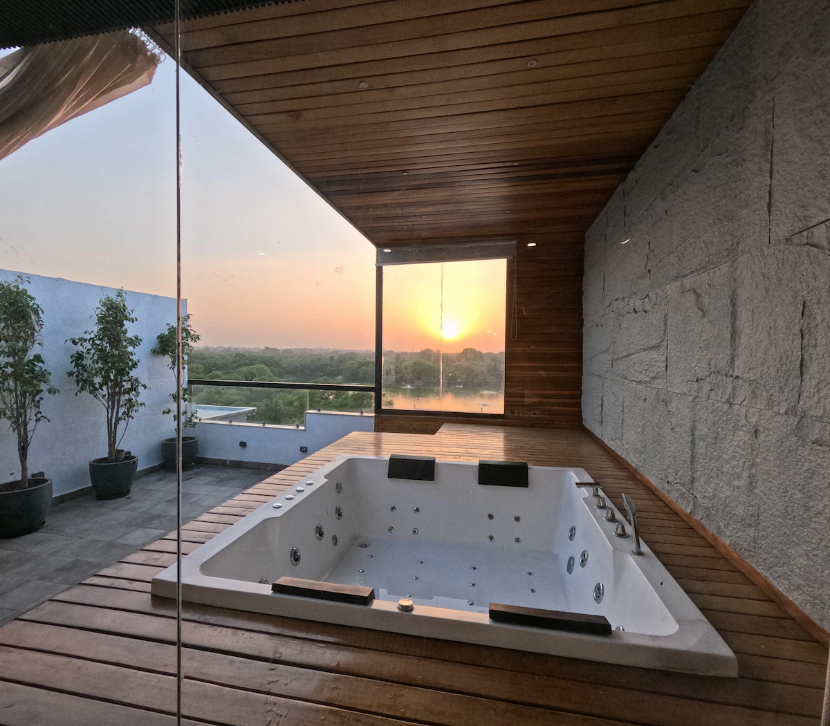 Penthouse : Vaara Delhi