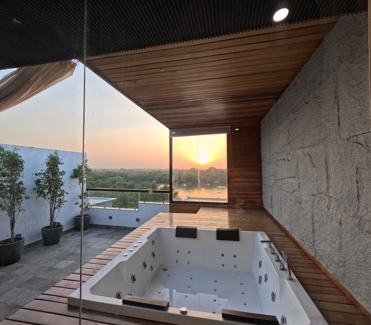 Penthouse : Vaara Delhi