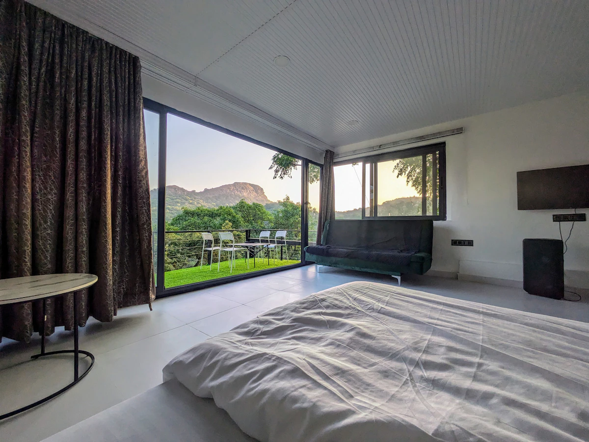 Cliff Cob House Mount Abu