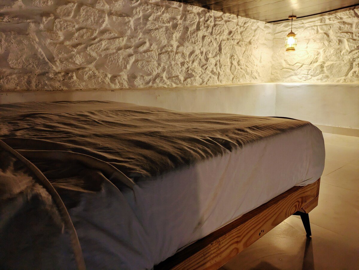 Cliff Cob House Mount Abu