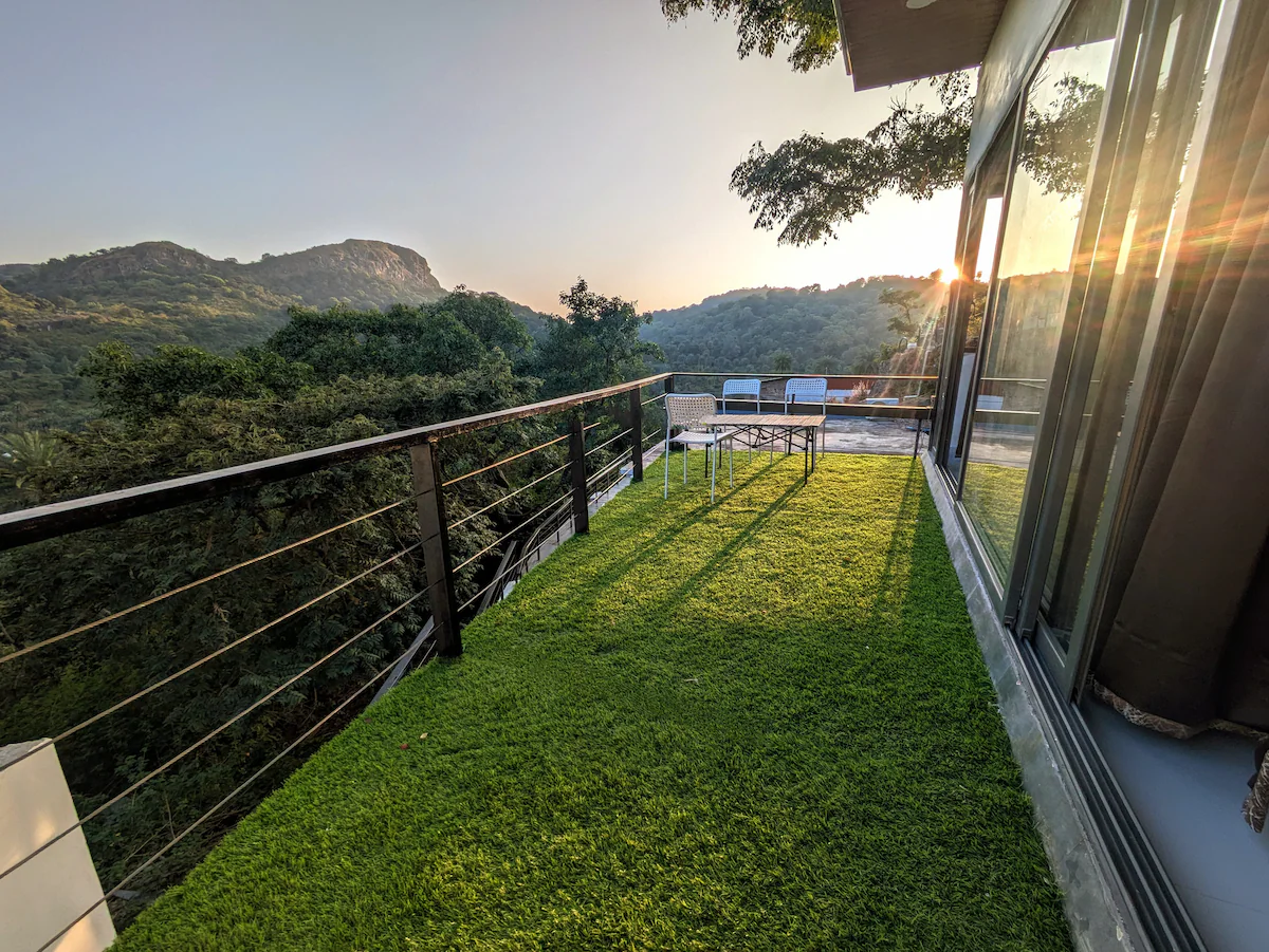 Cliff Cob House Mount Abu