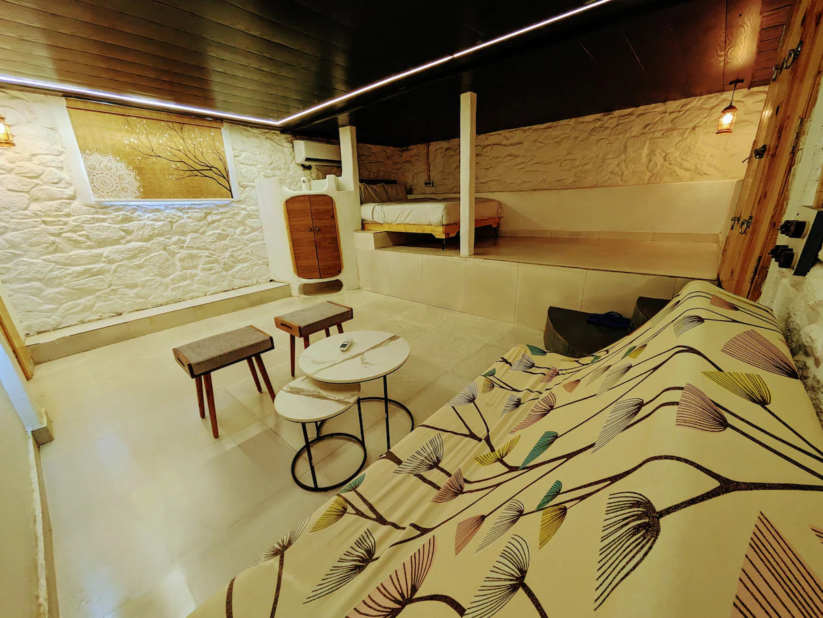 Cliff Cob House Mount Abu