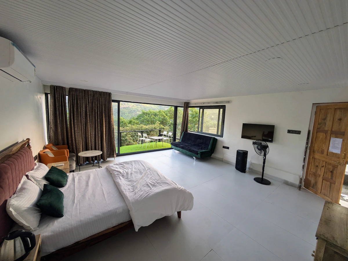 Cliff Cob House Mount Abu