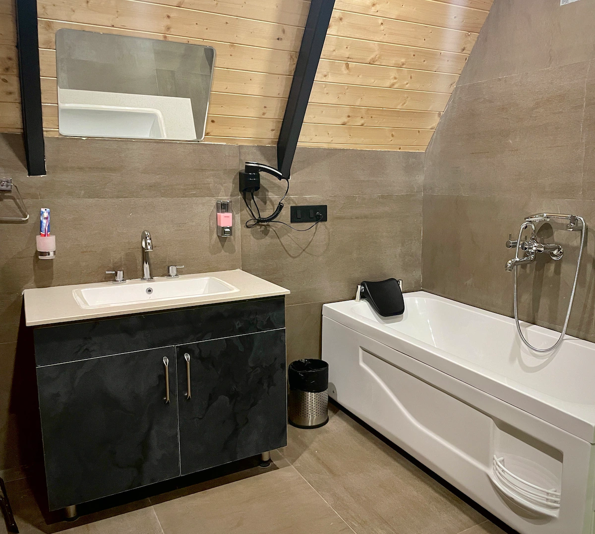Luxury A Cabin | Sunken Hot Tub Dharampur