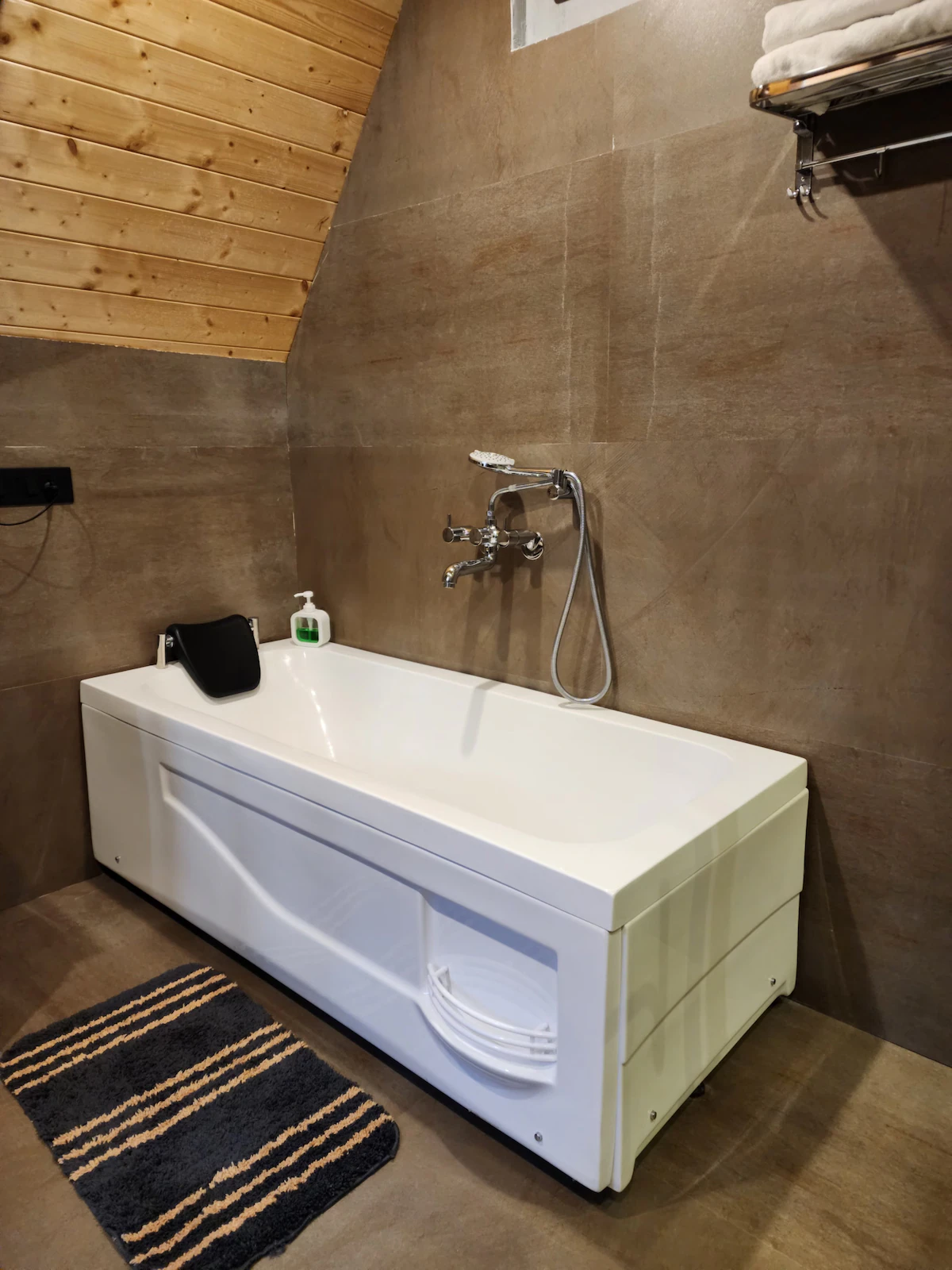Luxury A Cabin | Sunken Hot Tub Dharampur