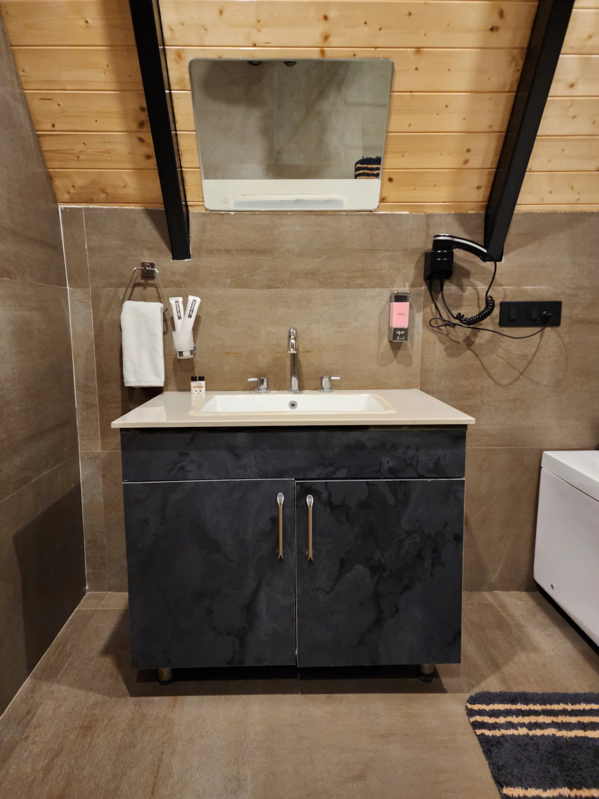 Luxury A Cabin | Sunken Hot Tub Dharampur